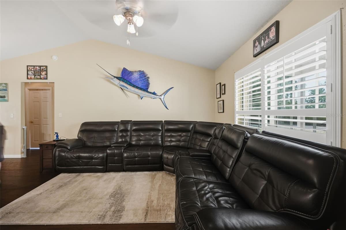 11095 FLATWOOD AVENUE — photo 7 of 39