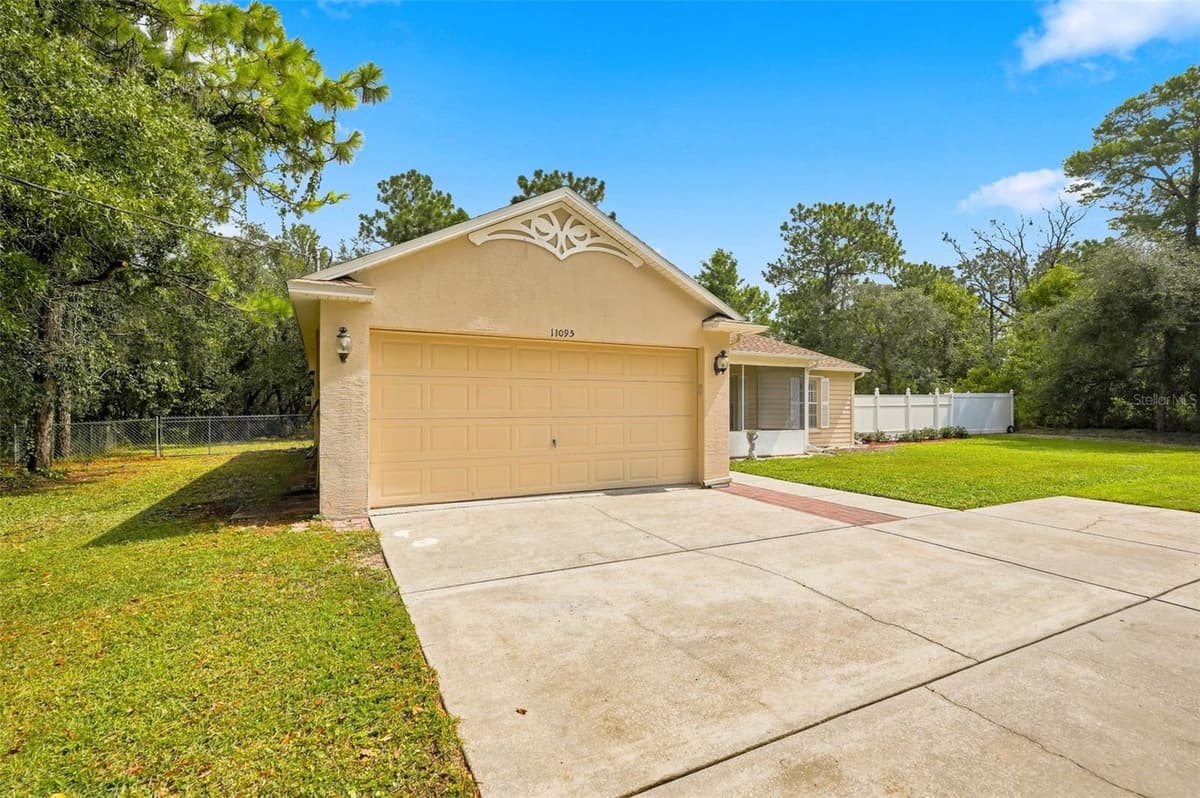 11095 FLATWOOD AVENUE — photo 3 of 39