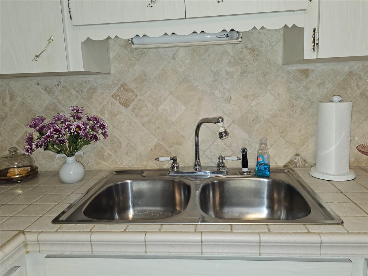 2458 COLUMBIA DRIVE — photo 9 of 76