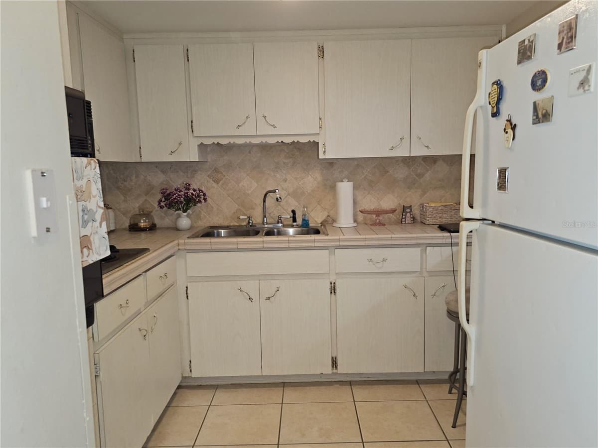 2458 COLUMBIA DRIVE — photo 8 of 76