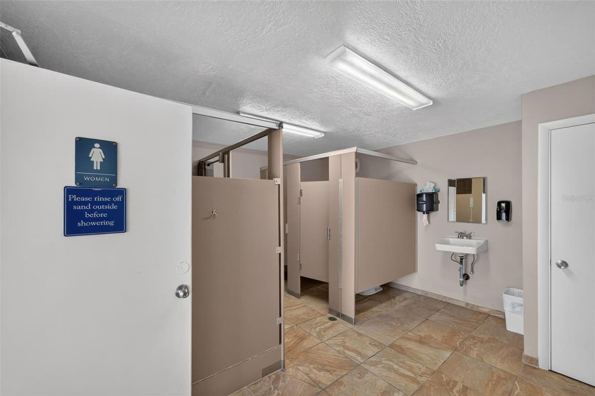 4390 EXETER DRIVE — photo 67 of 90