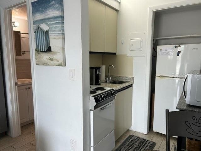 908 VILLAS DRIVE — photo 4 of 17