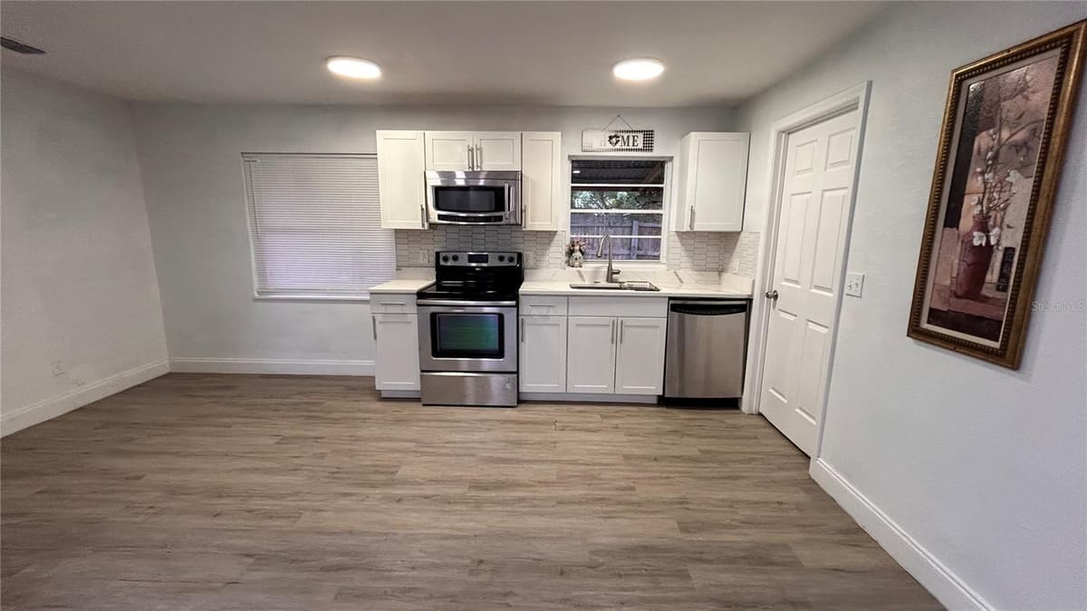 519 DENSON STREET — photo 4 of 33