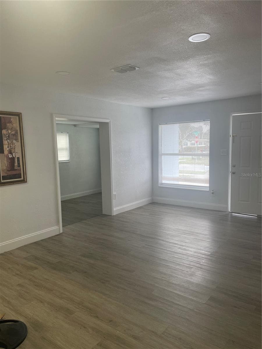 519 DENSON STREET — photo 2 of 33