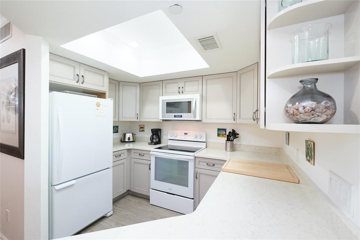 7462 PALM ISLAND DRIVE — photo 10 of 42