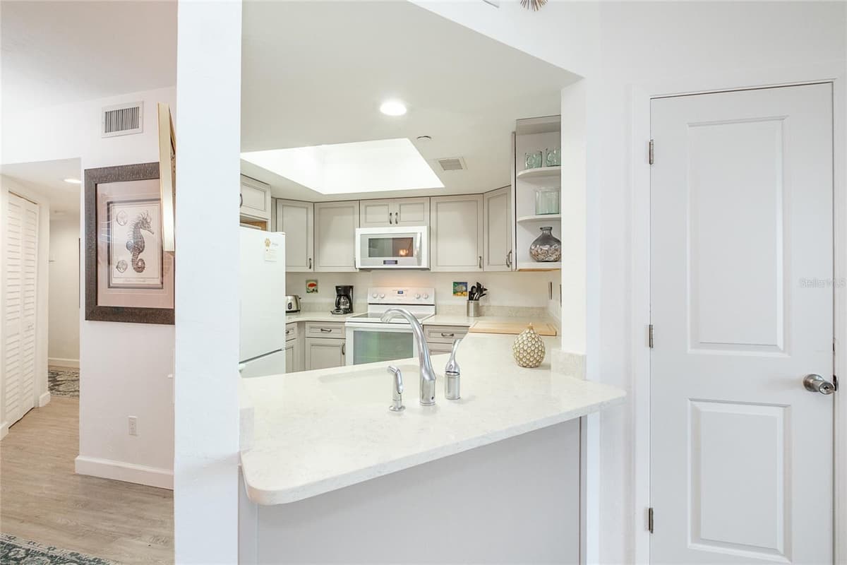 7462 PALM ISLAND DRIVE — photo 8 of 42