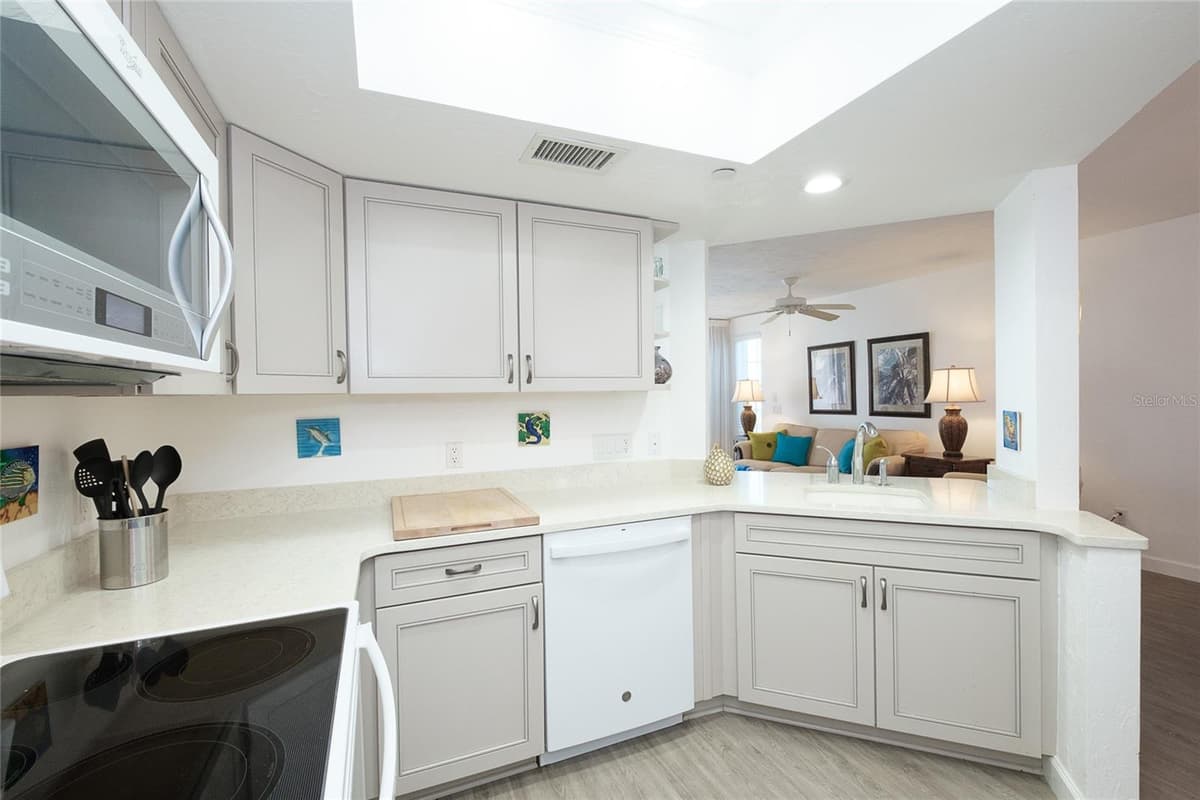 7462 PALM ISLAND DRIVE — photo 12 of 42
