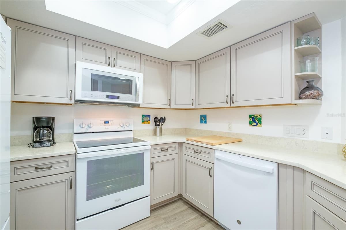 7462 PALM ISLAND DRIVE — photo 11 of 42