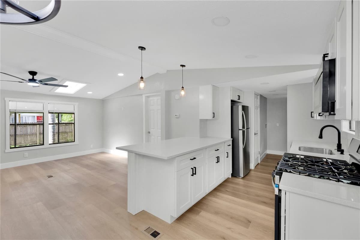 1706 CHARLESTON LANE — photo 9 of 30