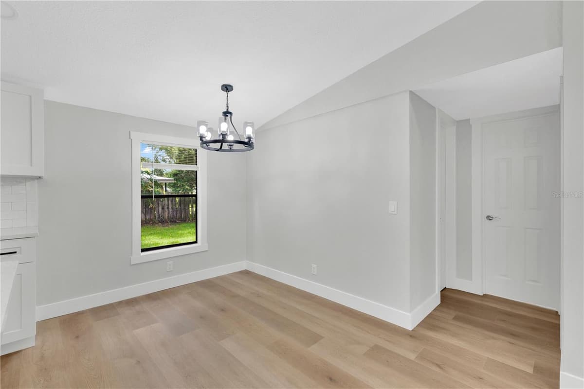 1706 CHARLESTON LANE — photo 7 of 30