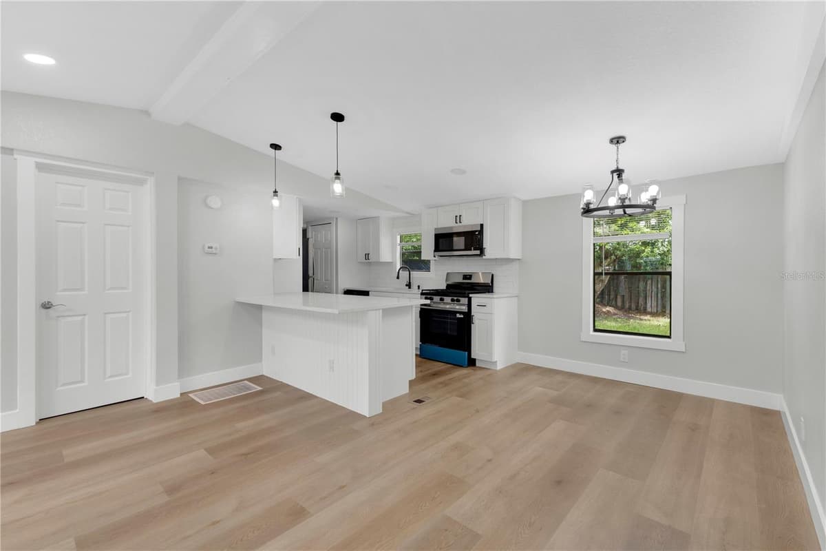 1706 CHARLESTON LANE — photo 5 of 30