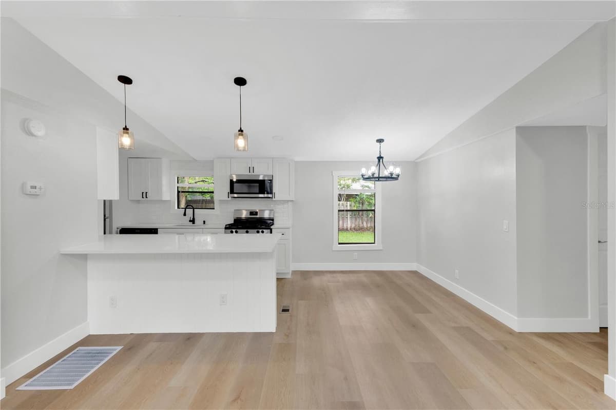 1706 CHARLESTON LANE — photo 4 of 30