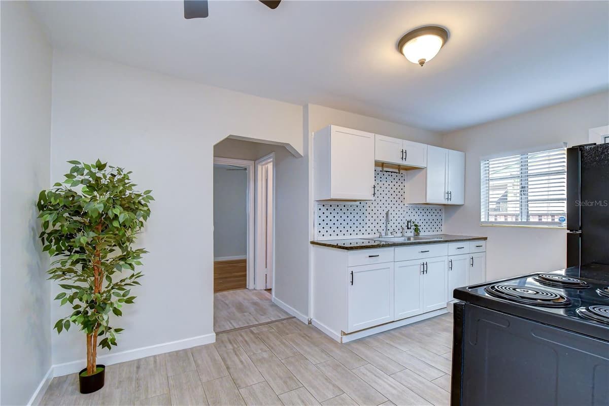 850 22ND AVENUE — photo 18 of 30