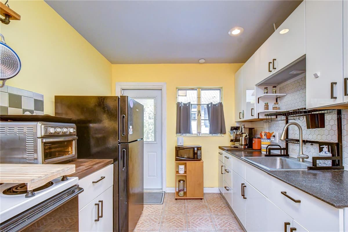850 22ND AVENUE — photo 7 of 30