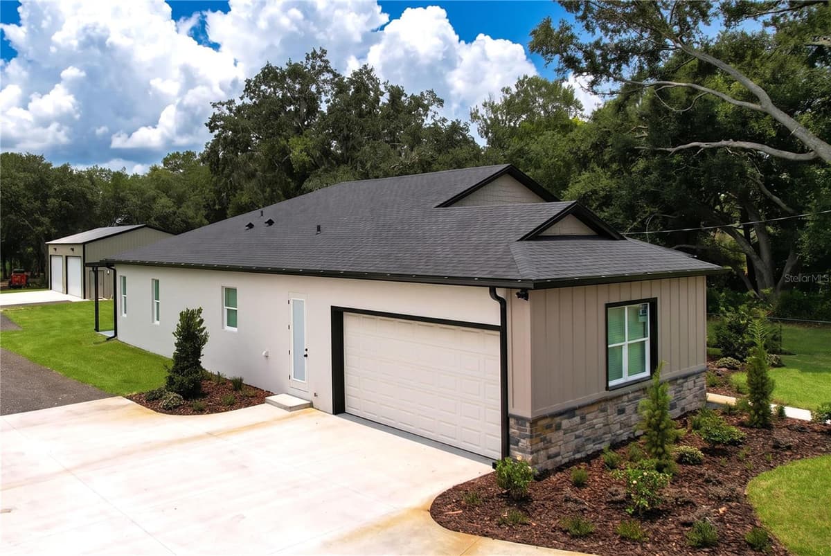 8308 GIBSON OAKS DRIVE — photo 3 of 41