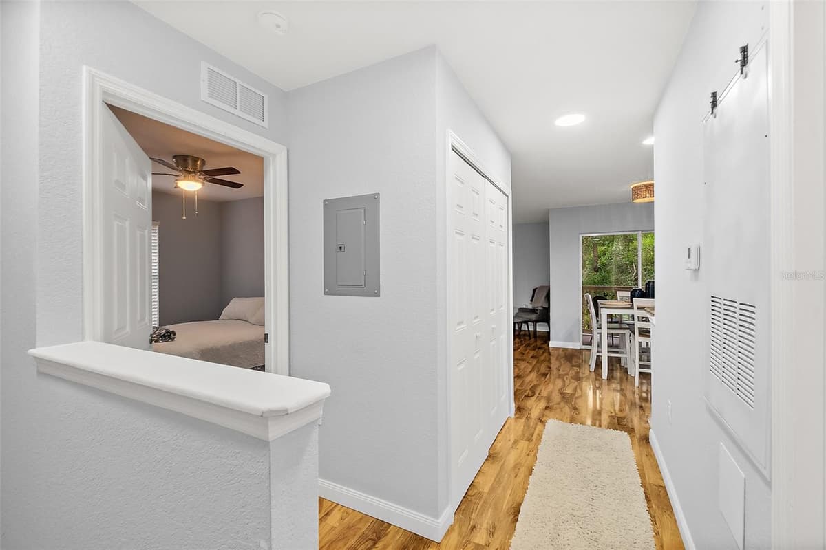 4600 MOODY BOULEVARD — photo 5 of 42
