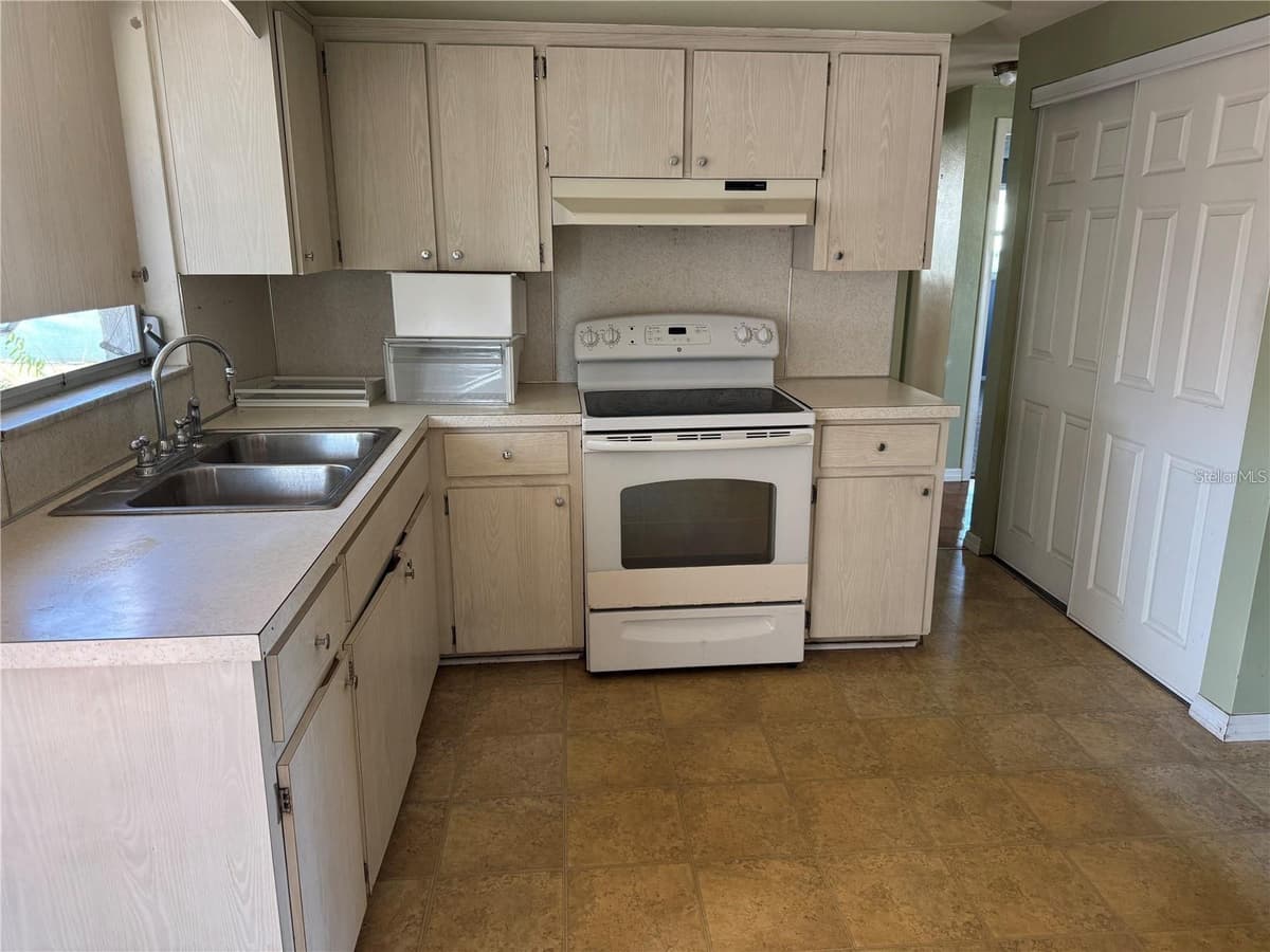 1321 HONOR DRIVE — photo 3 of 6