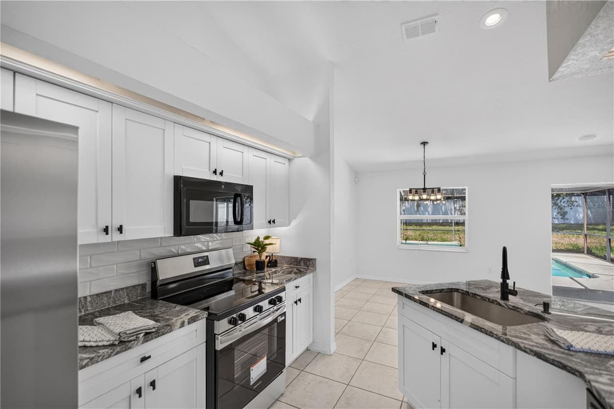 6035 HILLSIDE HEIGHTS DRIVE — photo 5 of 36