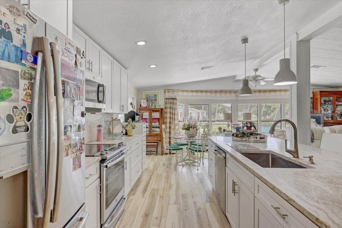 174 CLUBVIEW DRIVE — photo 9 of 44