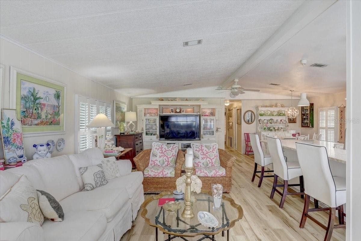 174 CLUBVIEW DRIVE — photo 7 of 44