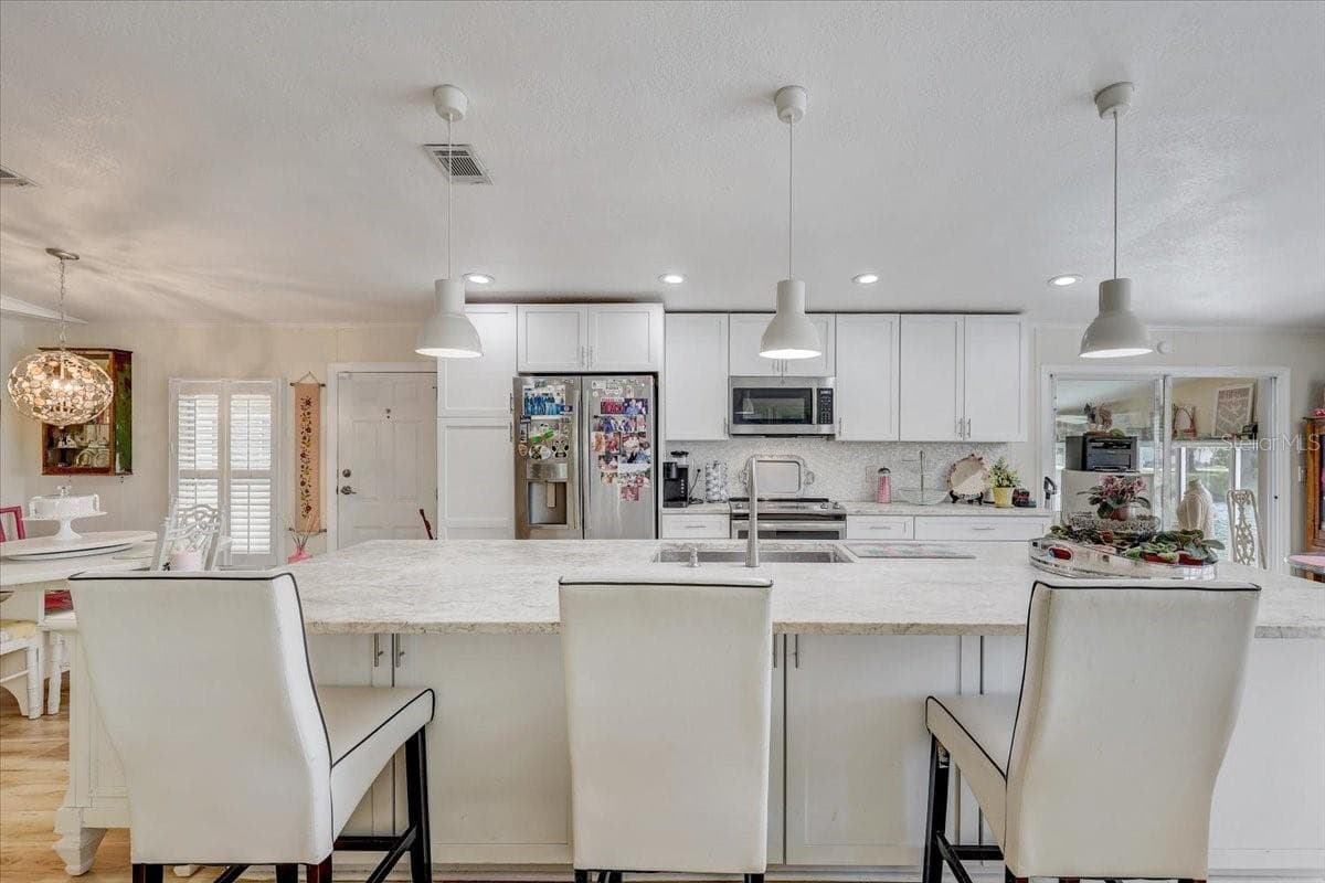 174 CLUBVIEW DRIVE — photo 14 of 44