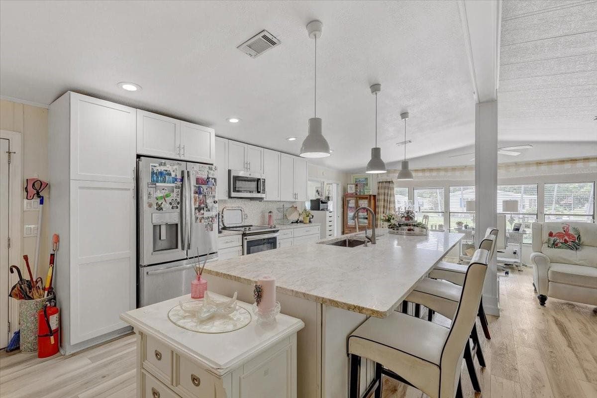 174 CLUBVIEW DRIVE — photo 8 of 44