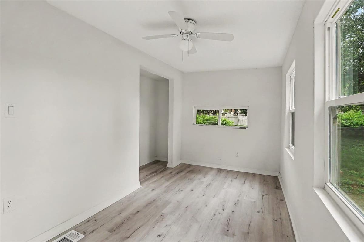1515 INDIANA AVENUE — photo 15 of 26