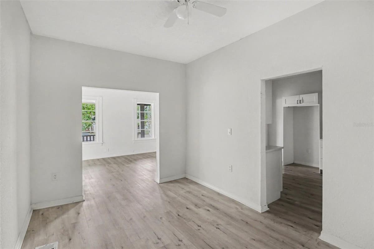 1515 INDIANA AVENUE — photo 7 of 26