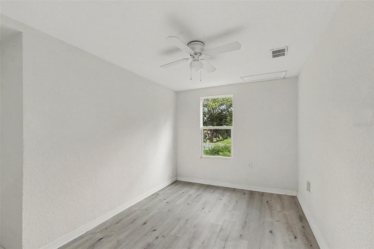1515 INDIANA AVENUE — photo 16 of 26