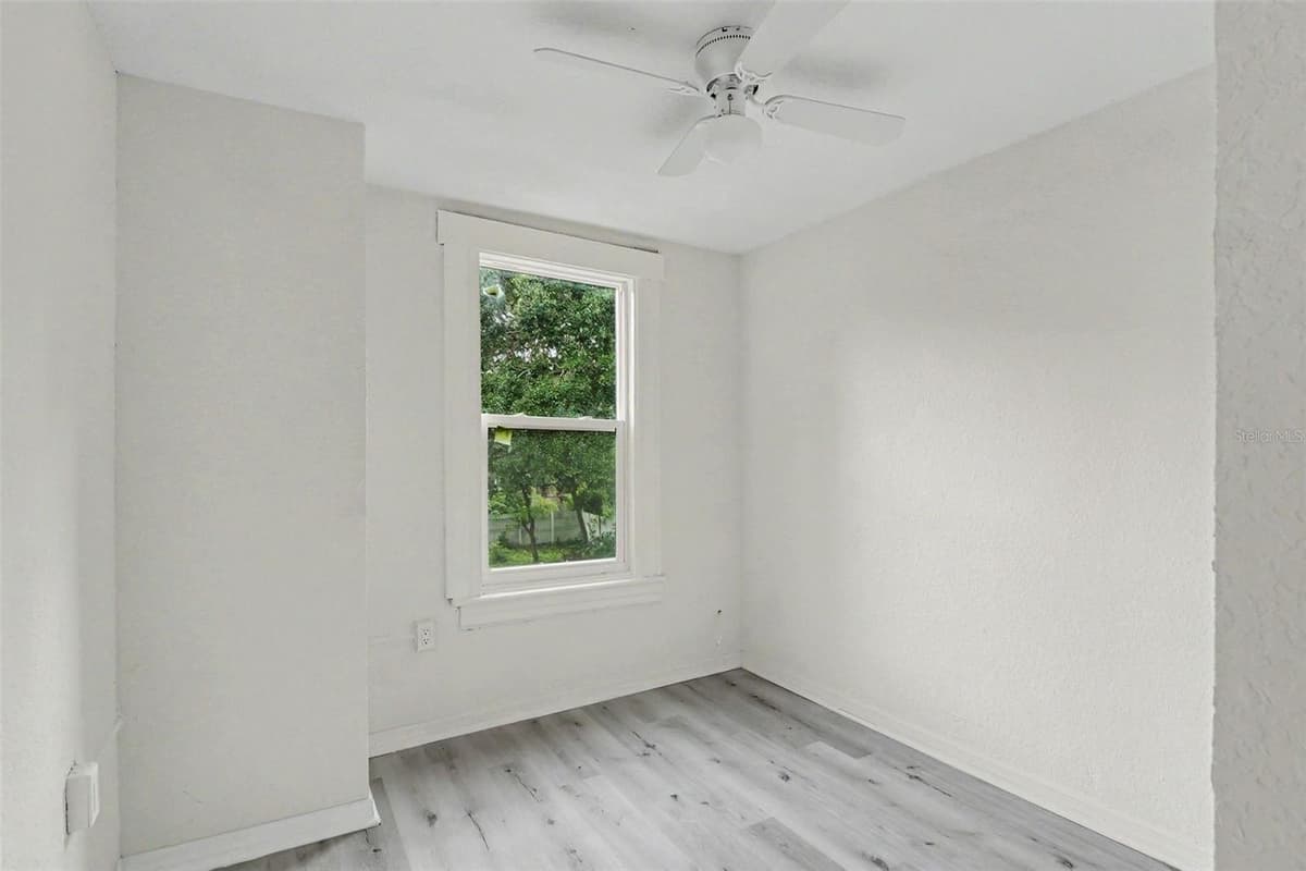 1515 INDIANA AVENUE — photo 19 of 26