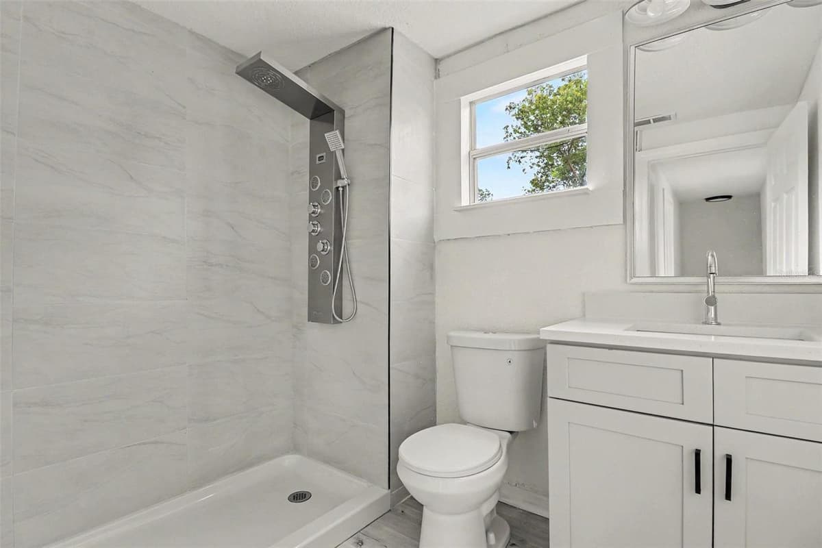1515 INDIANA AVENUE — photo 21 of 26