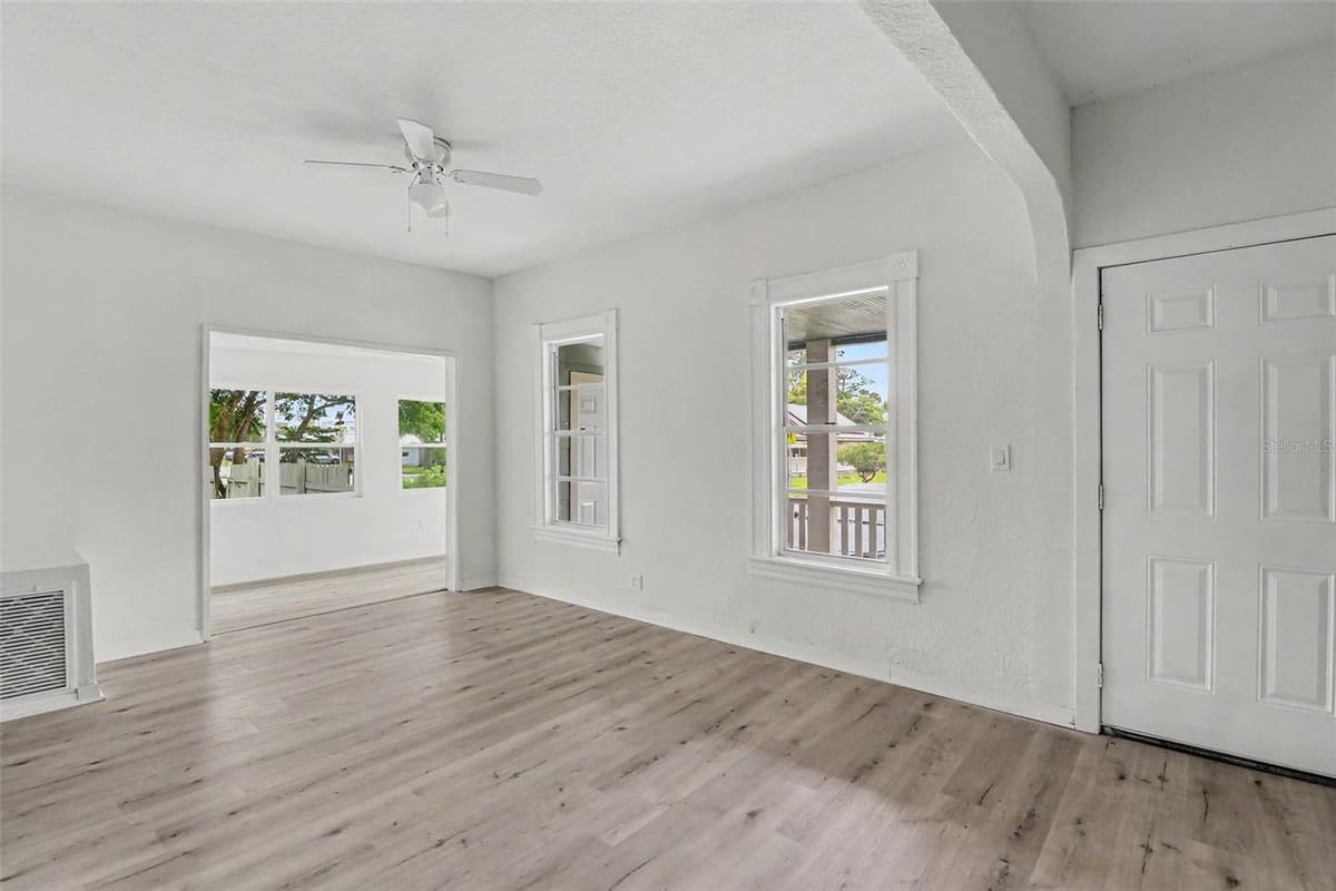 1515 INDIANA AVENUE — photo 5 of 26