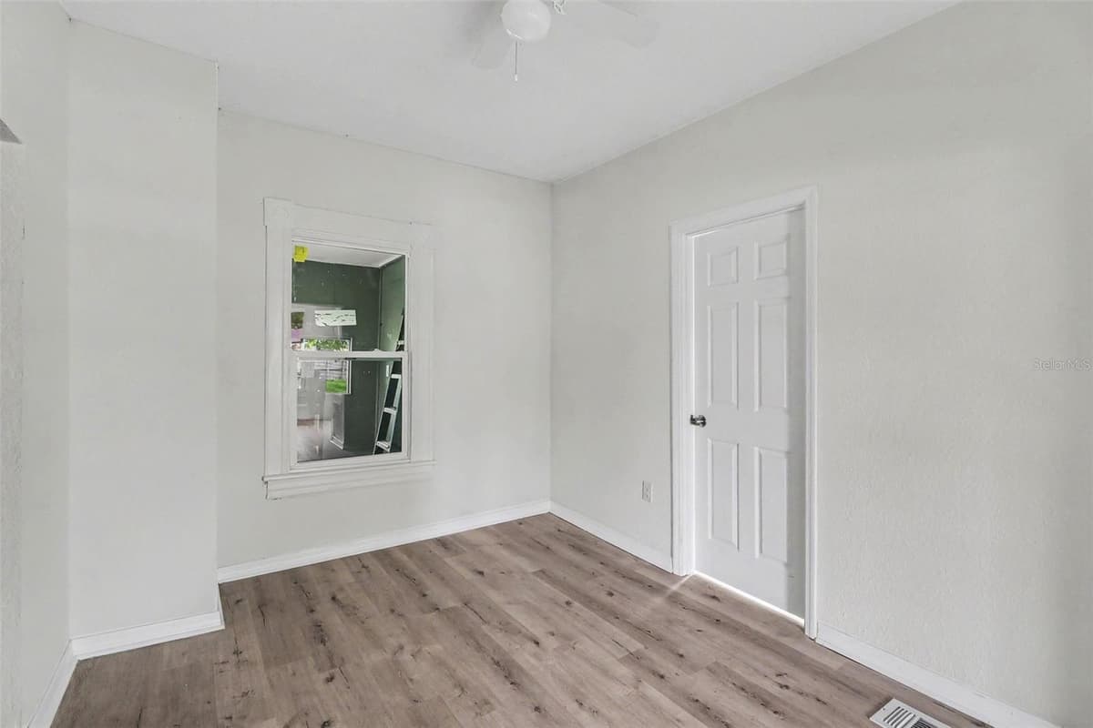 1515 INDIANA AVENUE — photo 10 of 26