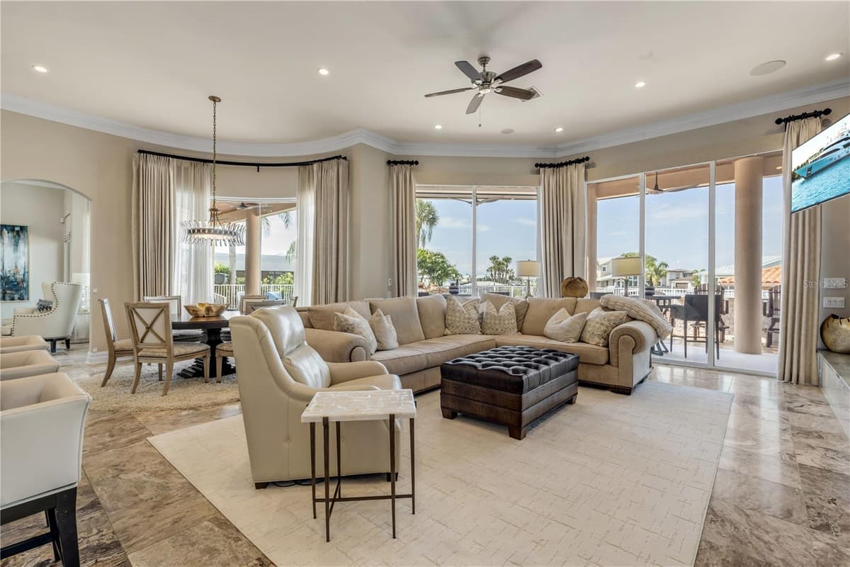 417 QUAY ASSISI — photo 32 of 100