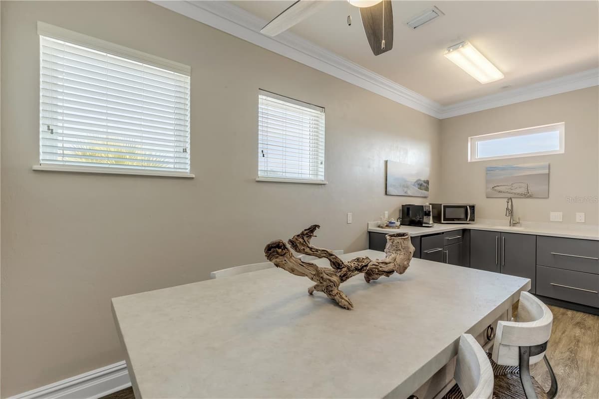 417 QUAY ASSISI — photo 58 of 100