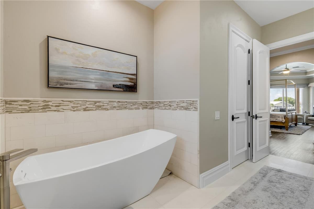 417 QUAY ASSISI — photo 74 of 100