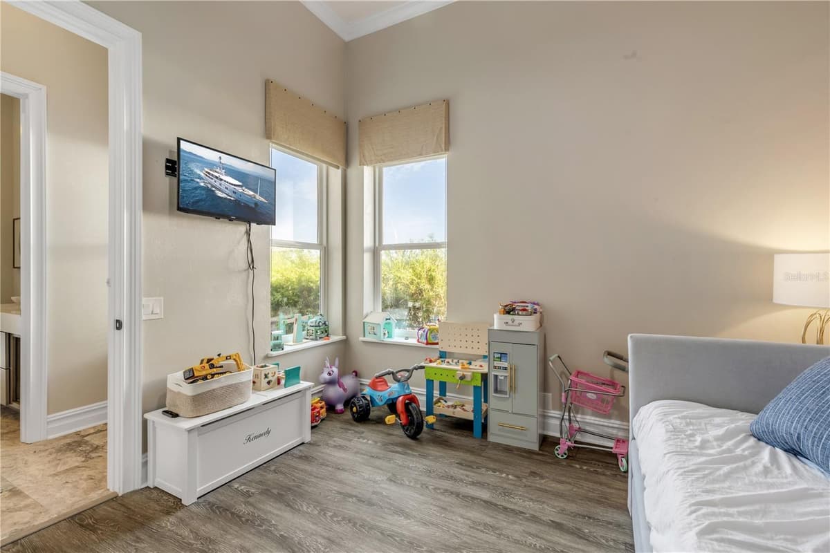 417 QUAY ASSISI — photo 50 of 100