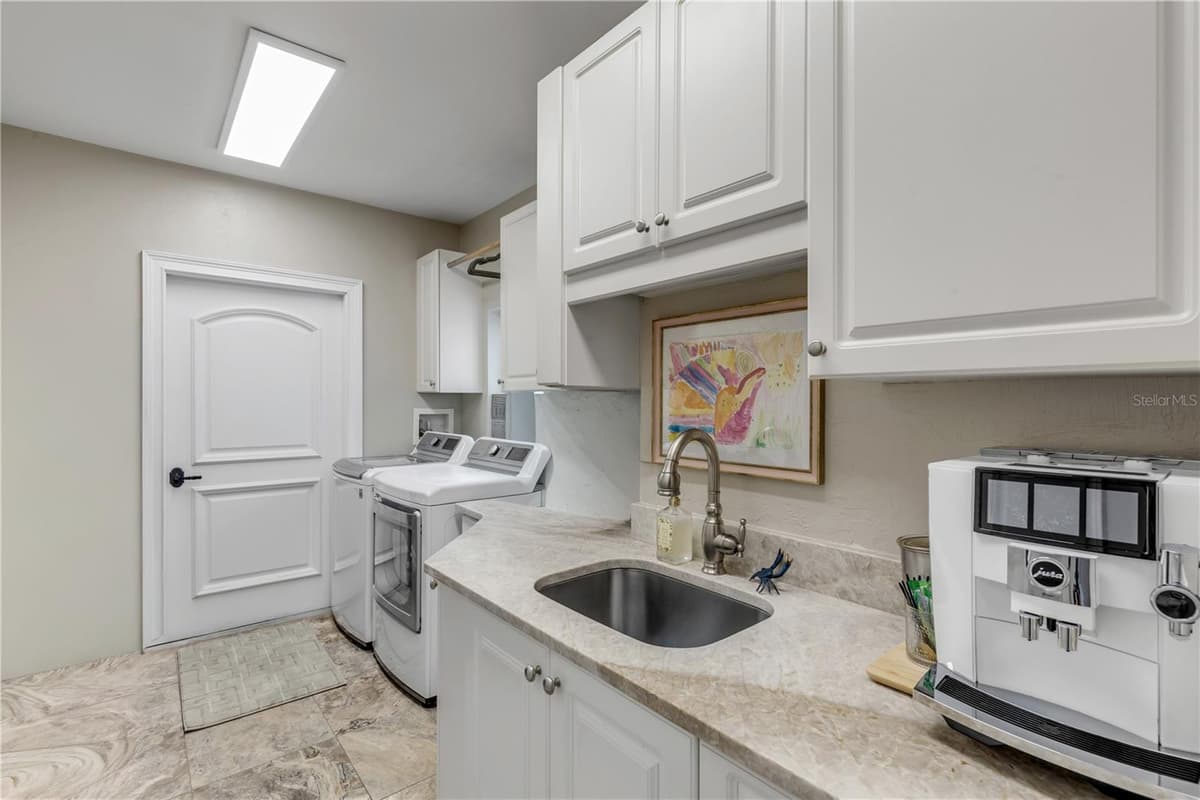 417 QUAY ASSISI — photo 56 of 100