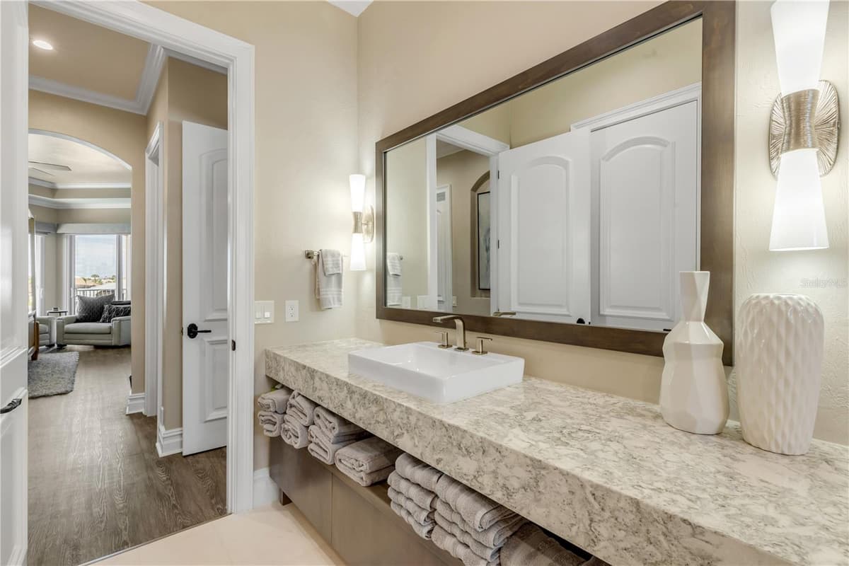 417 QUAY ASSISI — photo 75 of 100