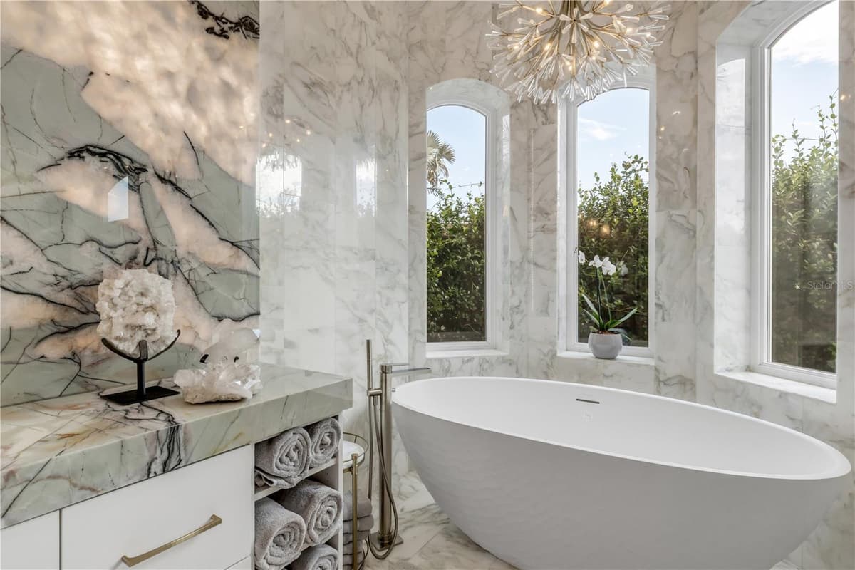 417 QUAY ASSISI — photo 47 of 100
