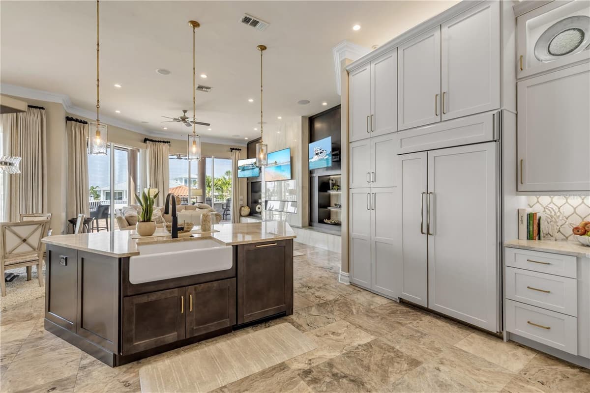 417 QUAY ASSISI — photo 26 of 100