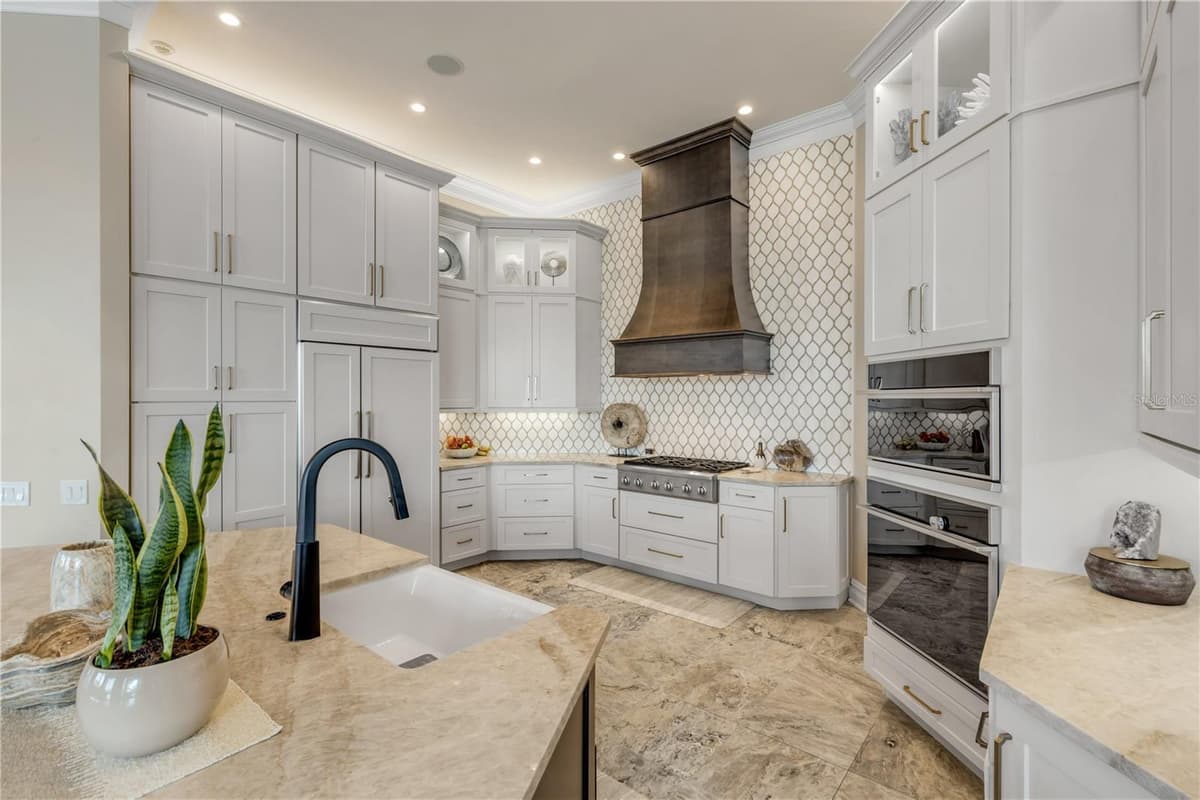 417 QUAY ASSISI — photo 27 of 100