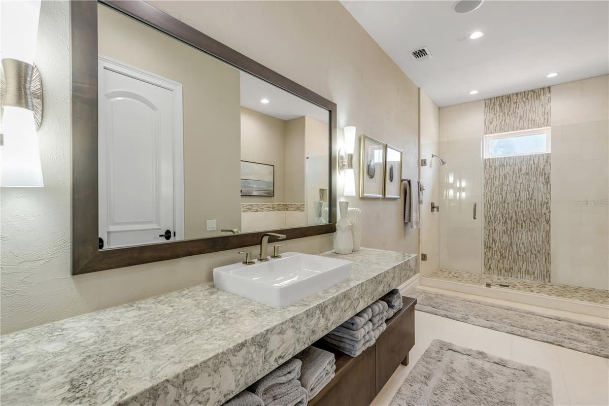 417 QUAY ASSISI — photo 71 of 100