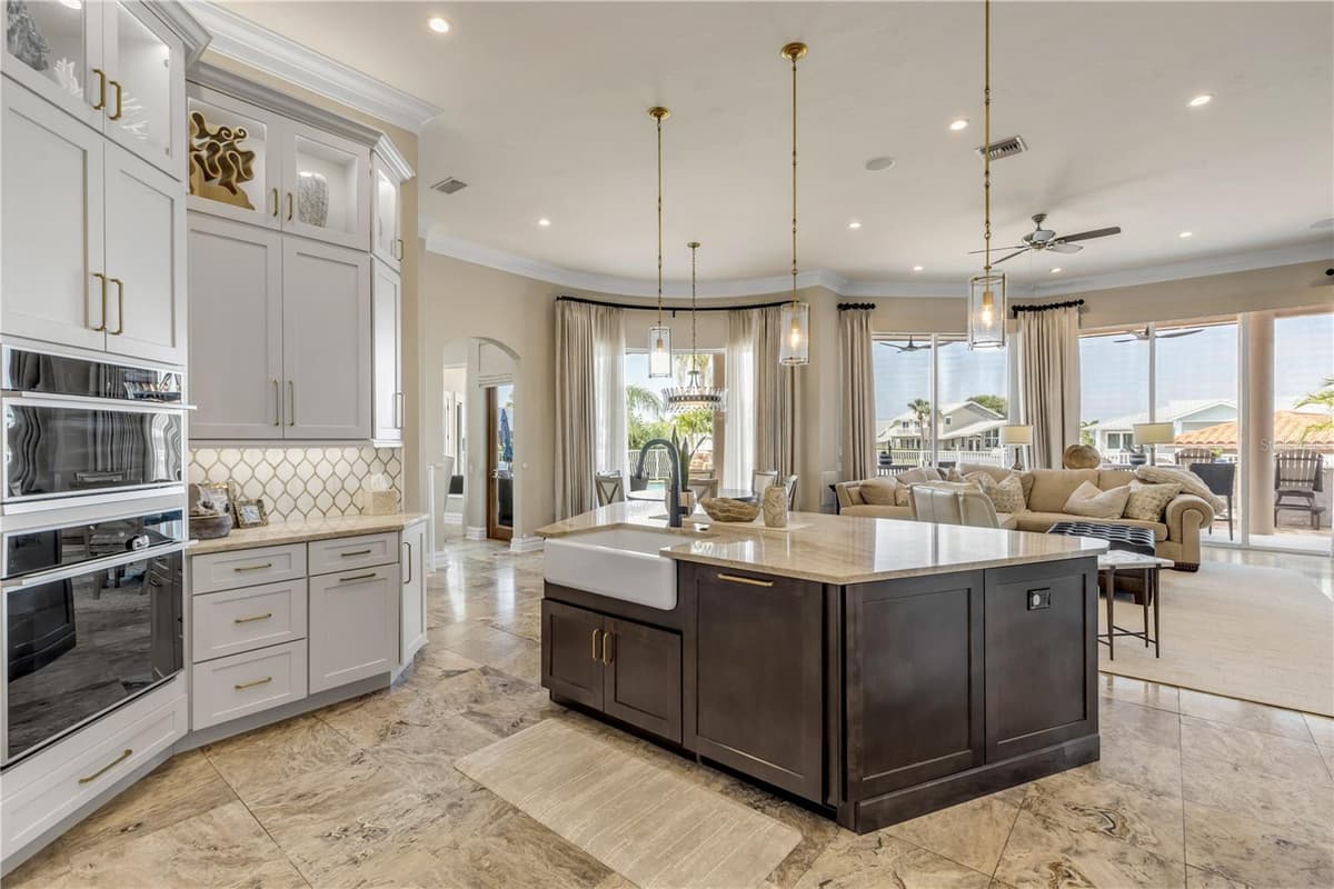 417 QUAY ASSISI — photo 25 of 100