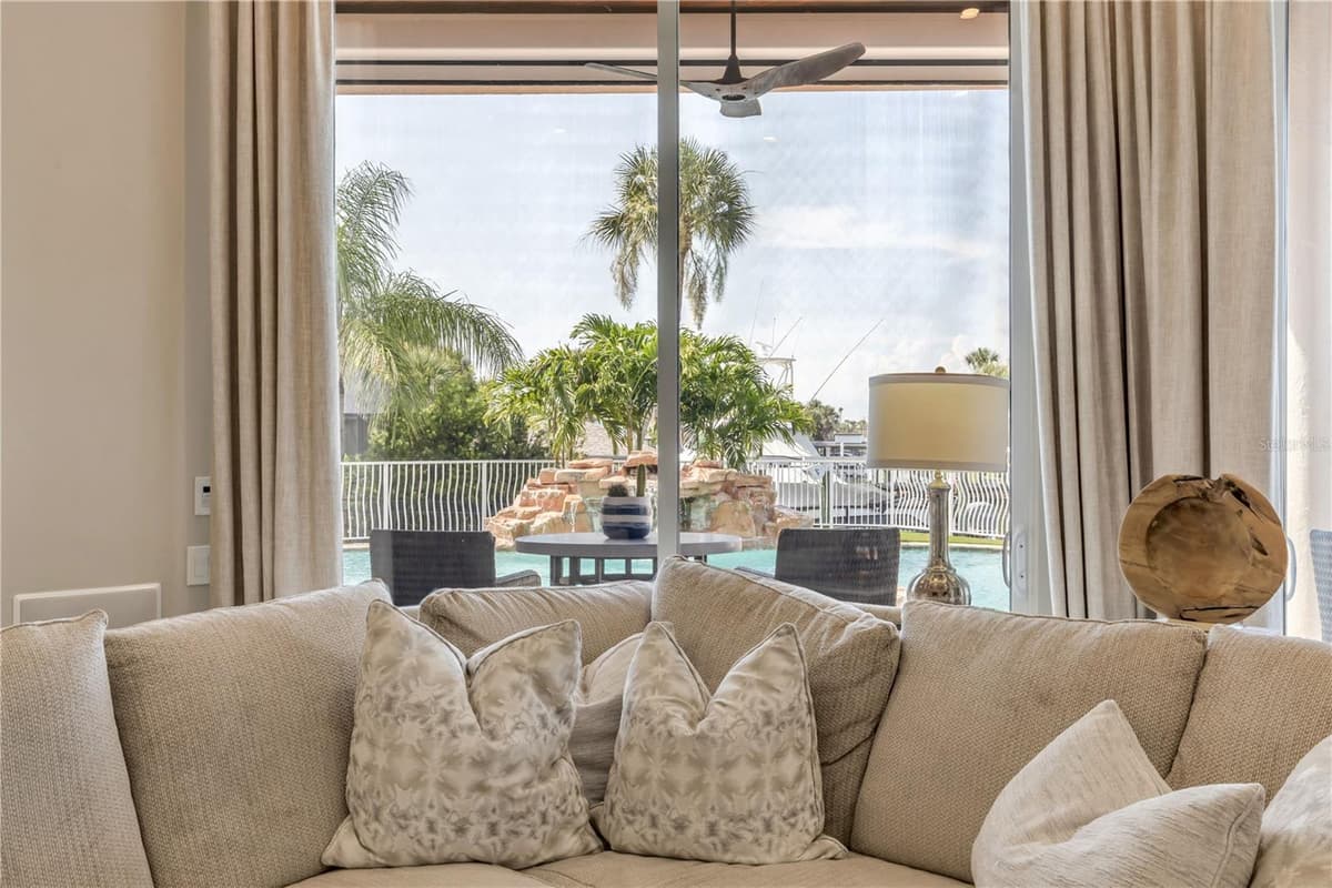 417 QUAY ASSISI — photo 36 of 100