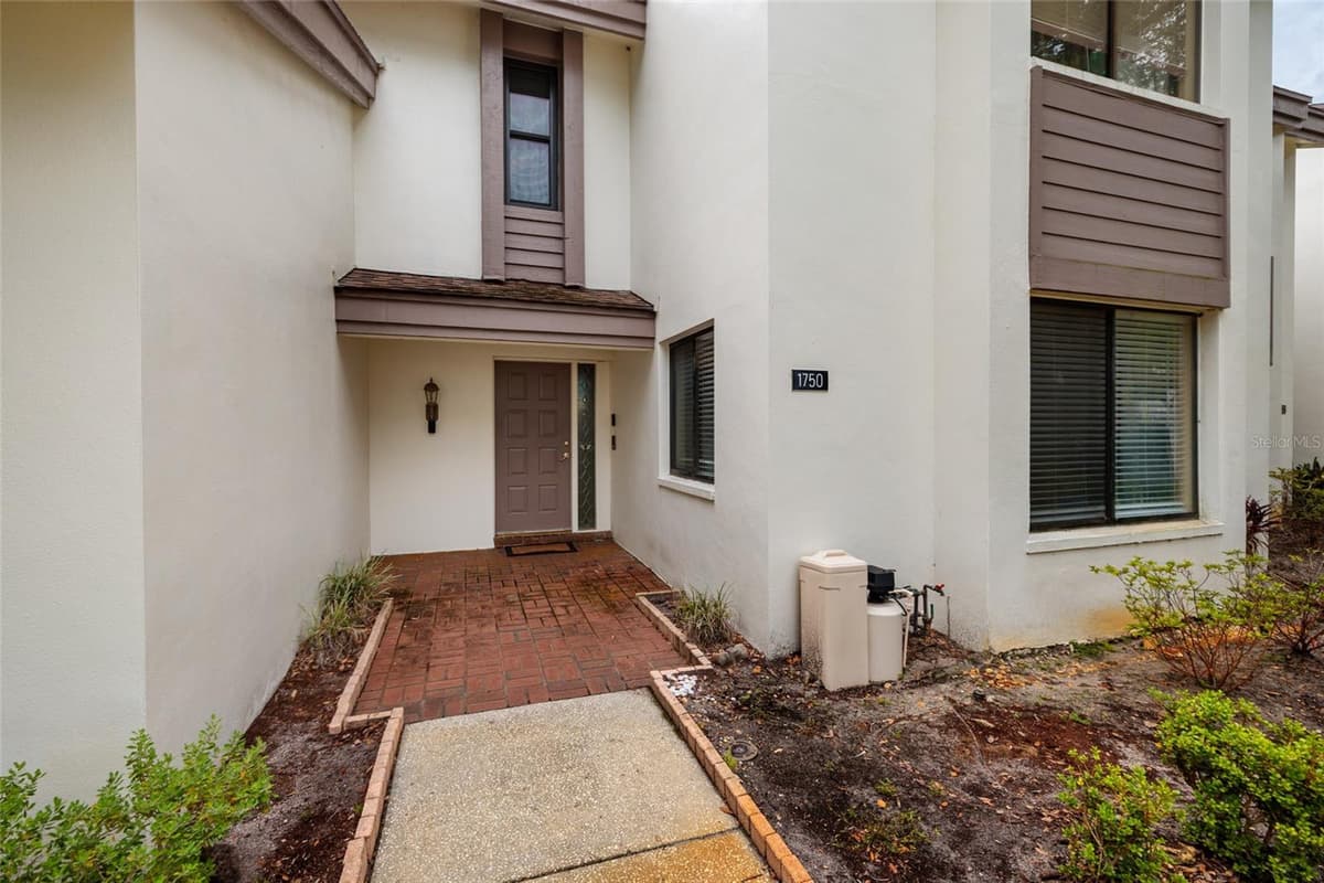 1750 LAKE CYPRESS DRIVE — photo 6 of 45
