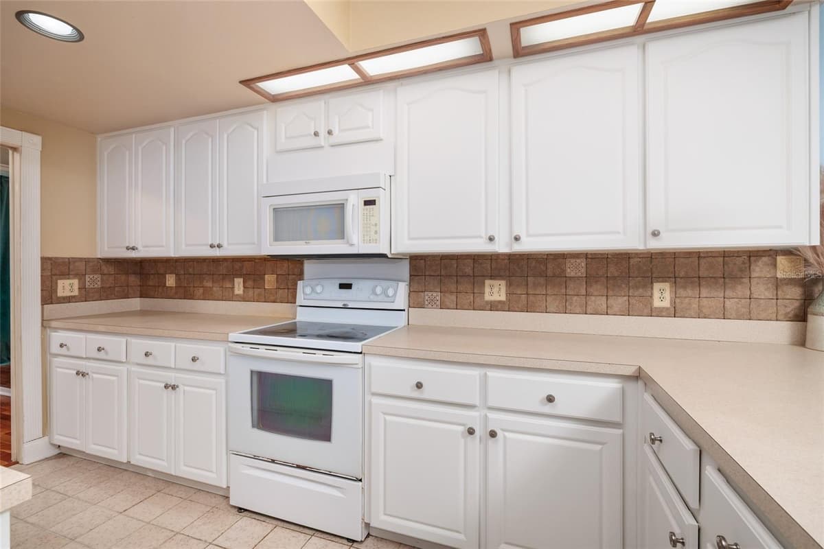 1750 LAKE CYPRESS DRIVE — photo 14 of 45