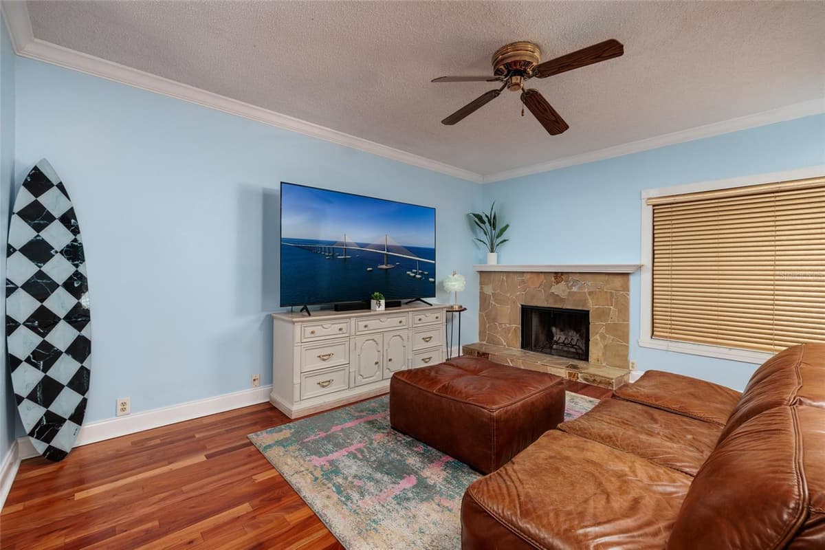 1750 LAKE CYPRESS DRIVE — photo 18 of 45
