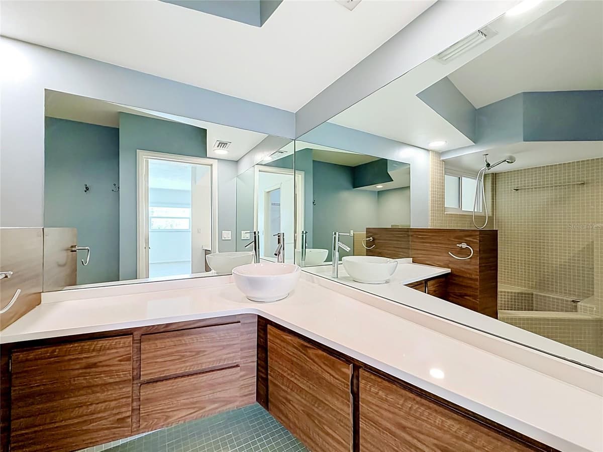 210 DOLPHIN POINT — photo 18 of 23