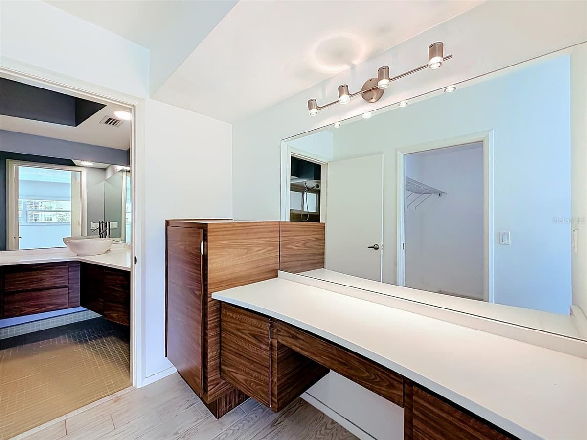 210 DOLPHIN POINT — photo 17 of 23